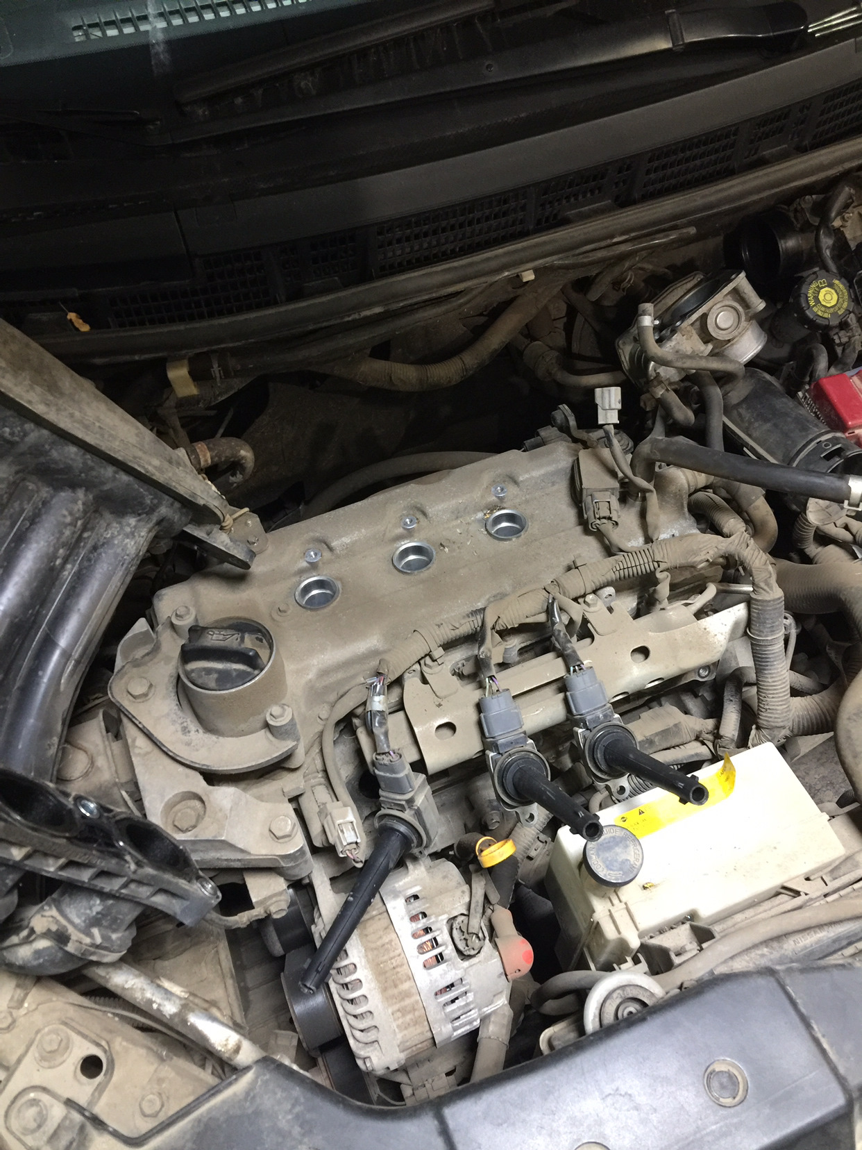 6 как поменять. Ниссан тиида замена свечей. 6. 6. Замена свечей на тииде.