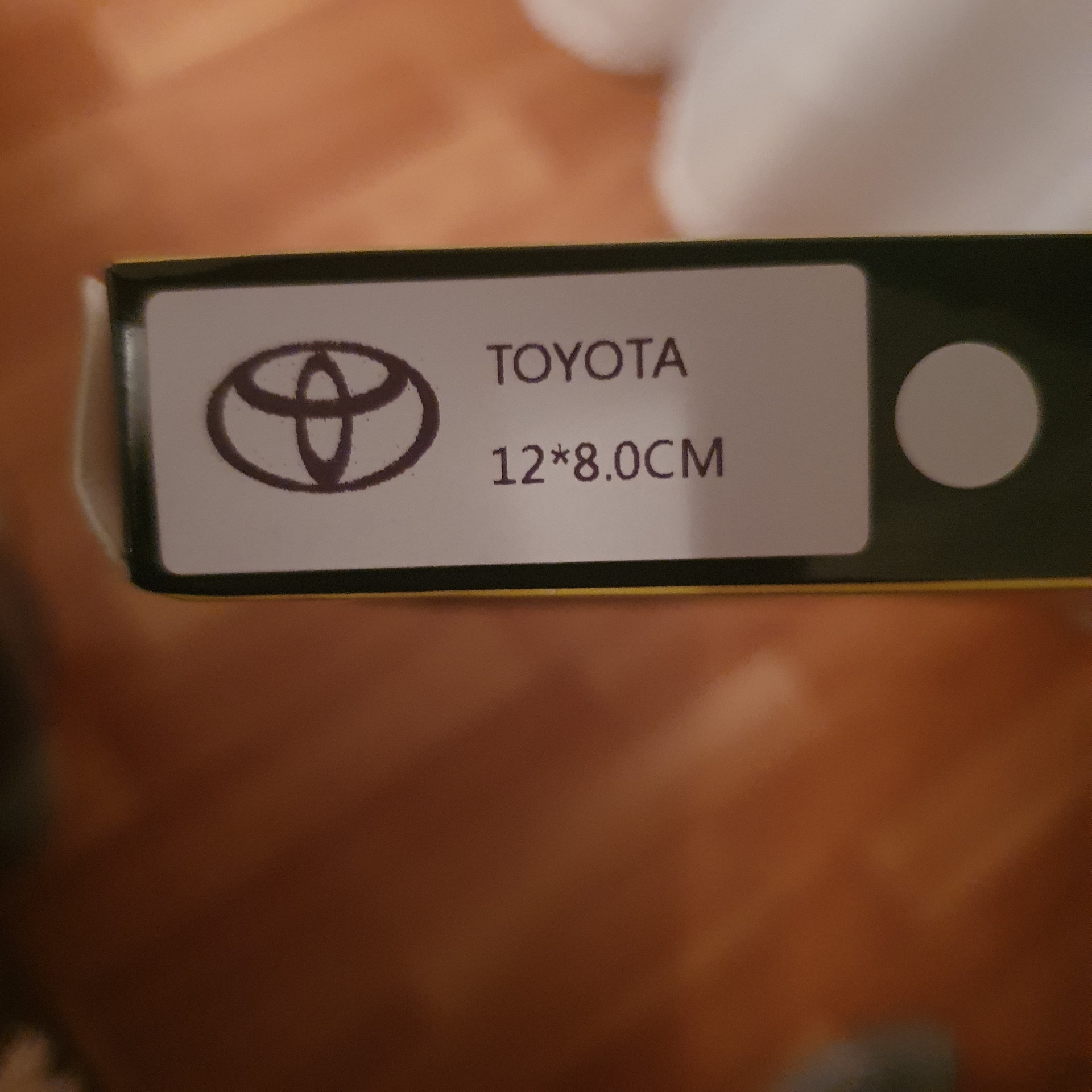 Значок Тойота с подсветкой — Toyota Prius (50), 1,8 л, 2015 года ...