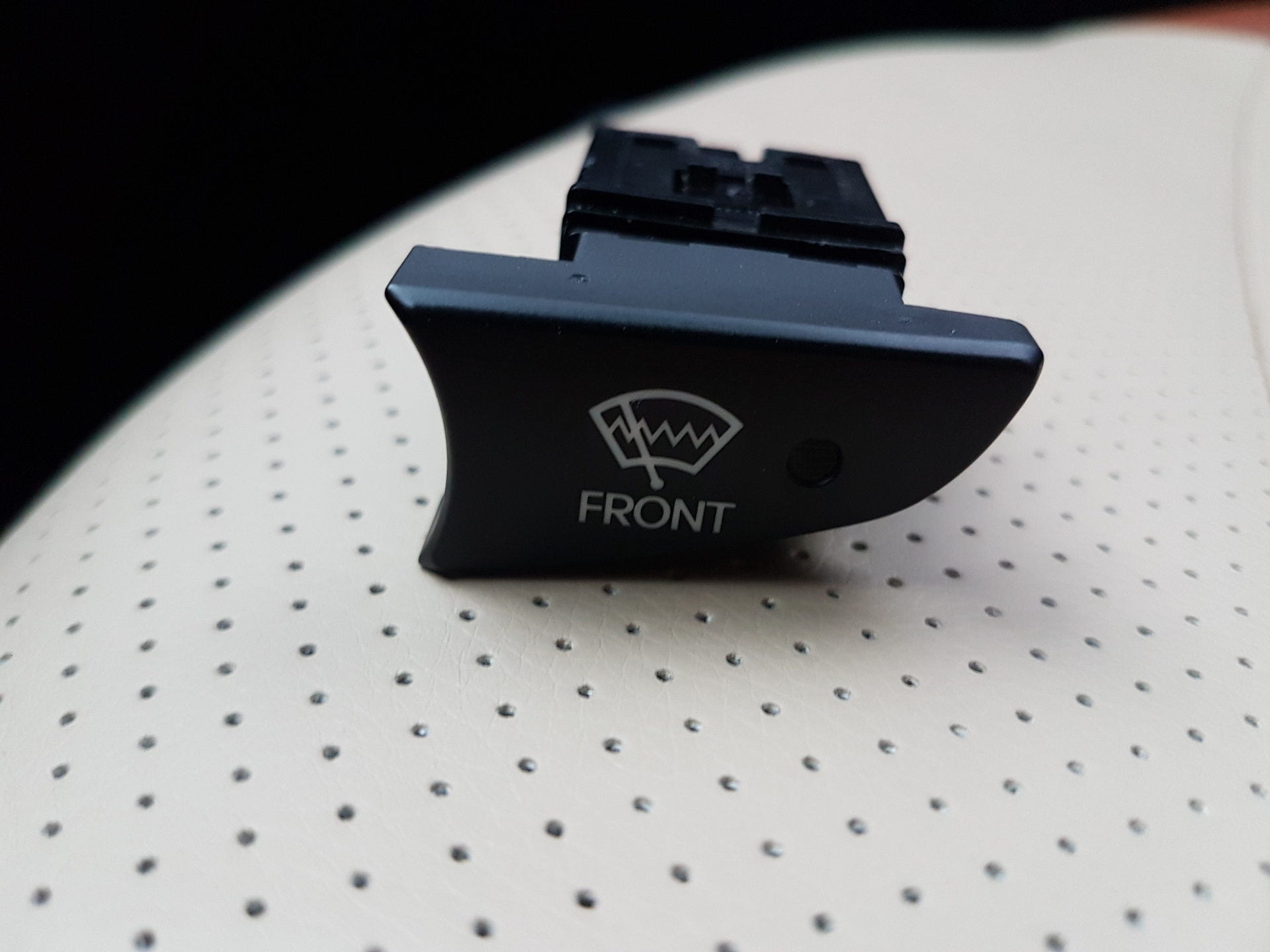 Какая распиновка кнопки обогрева — Hyundai Solaris, 1,4 л, 2011 года ...