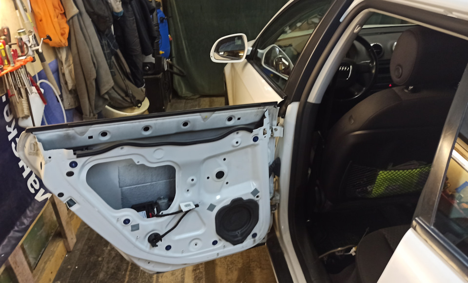 И еще, я узнал, что у меня нет задних динамиков(((( — Audi A3 Sportback (8PA)