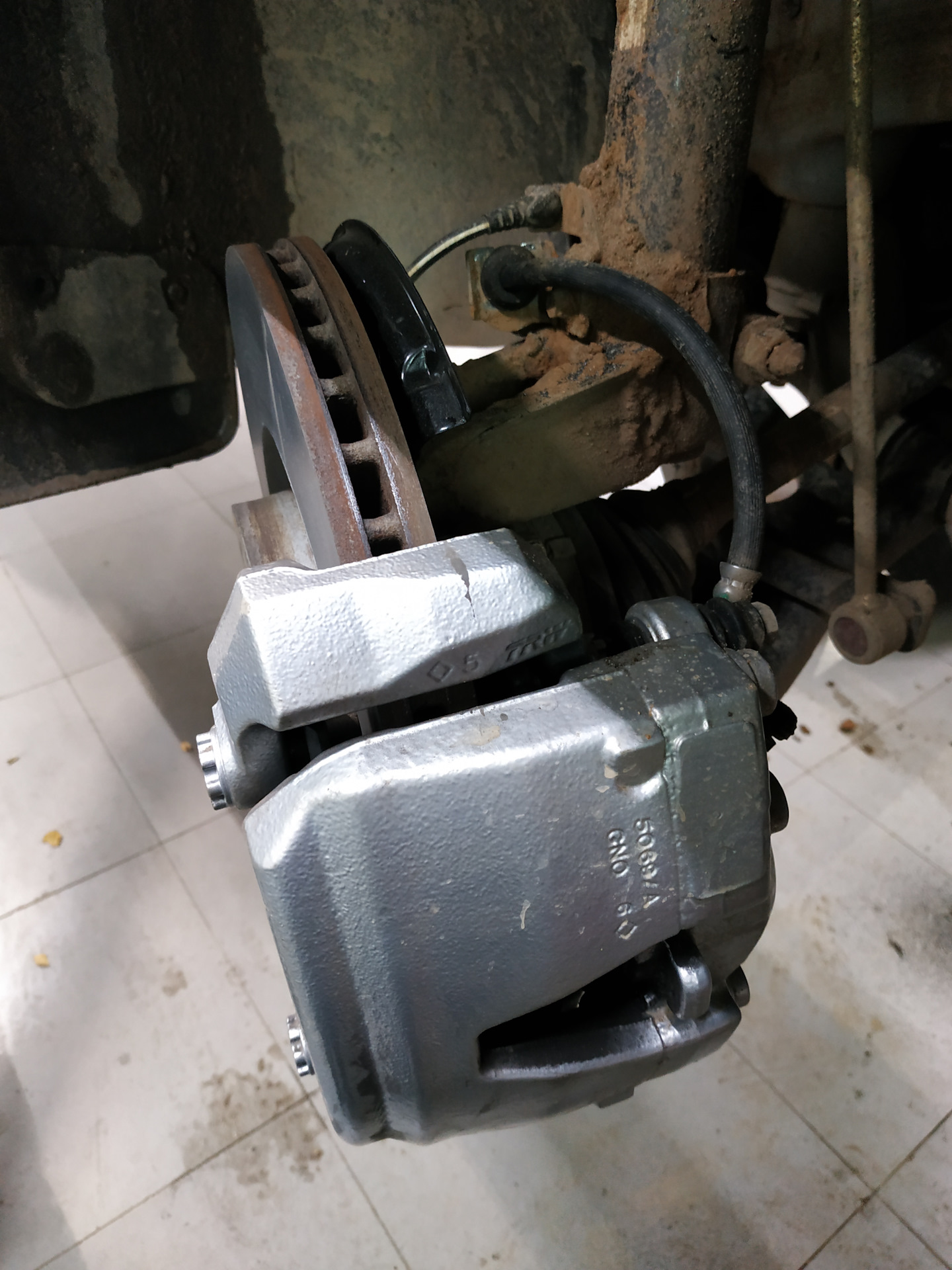 345 тые передние тормоза Тигуан — Volkswagen Tiguan (1G), 2 л, 2013 ...