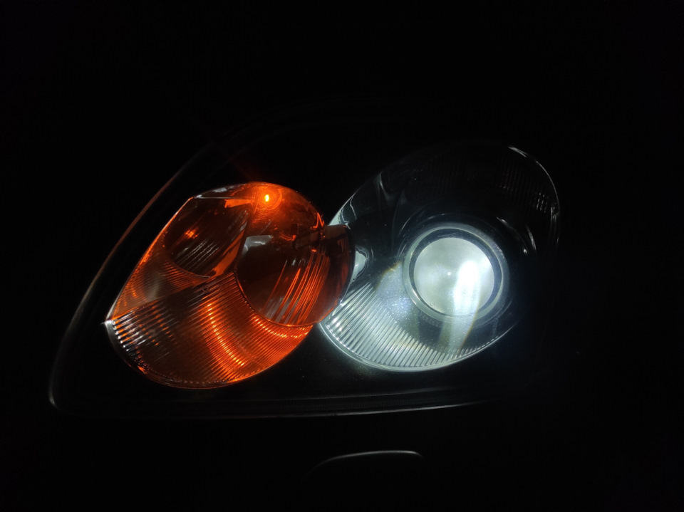 Установка лед ламп в ближний, дальний и туманки. — Toyota Avensis II, 1 ...
