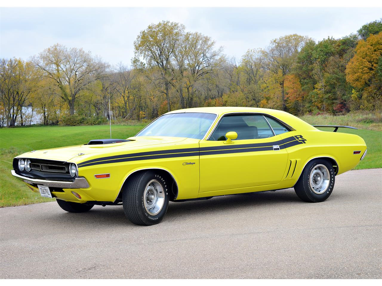 Dodge Challenger 1969 Р¶РµР»С‚С‹Р№