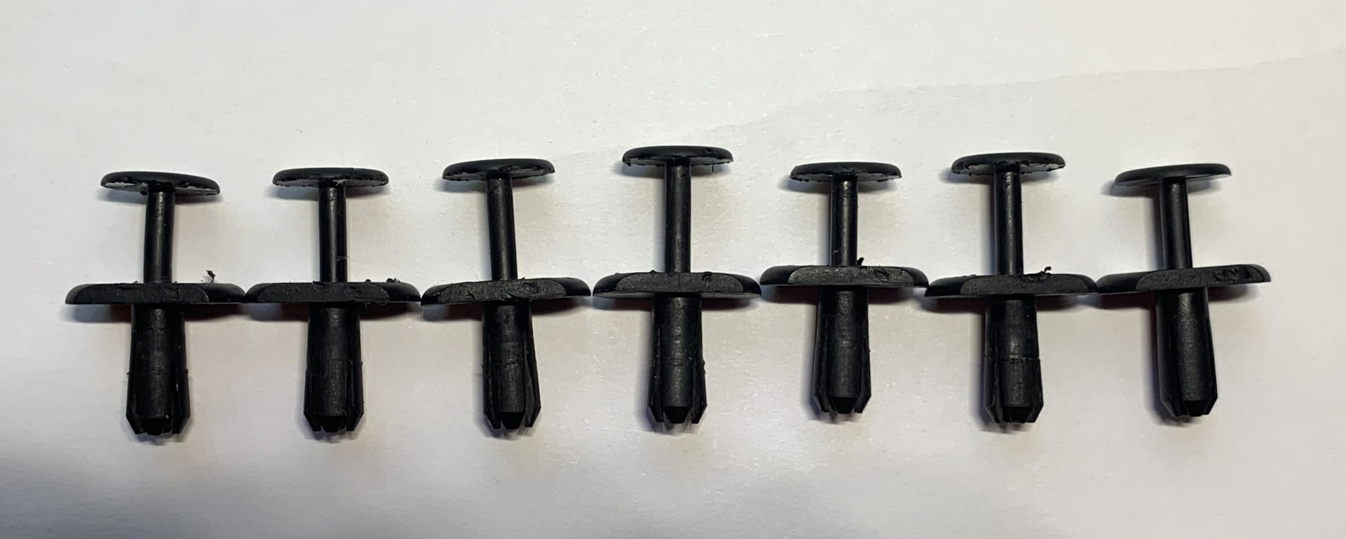 Пистоны (клипсы) 8662958 Volvo жабо лобового стекла. Стоковые и новые ...