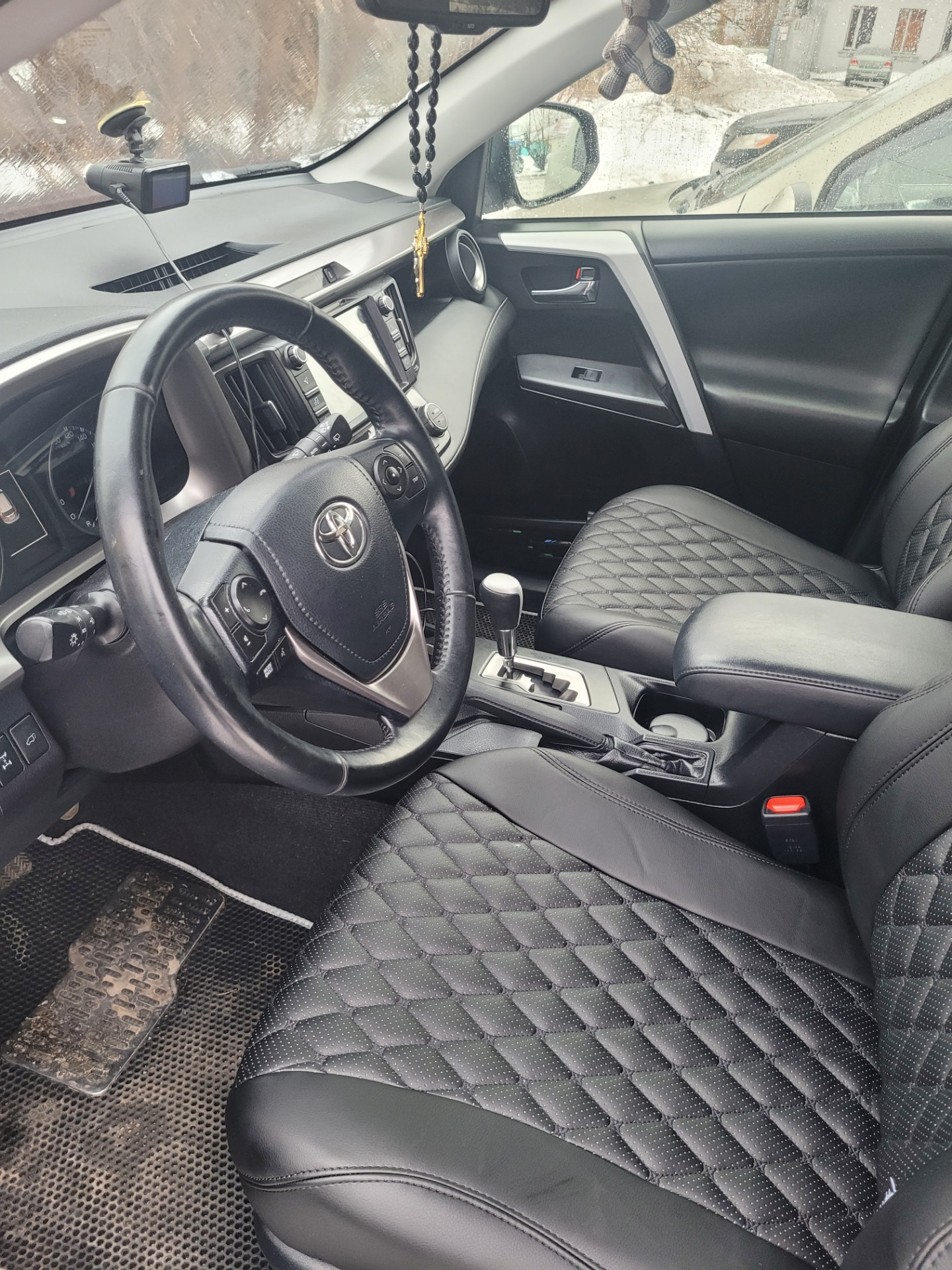 Новые чехлы lord autofashion — Toyota RAV4 (IV), 2 л, 2016 года | стайлинг  | DRIVE2