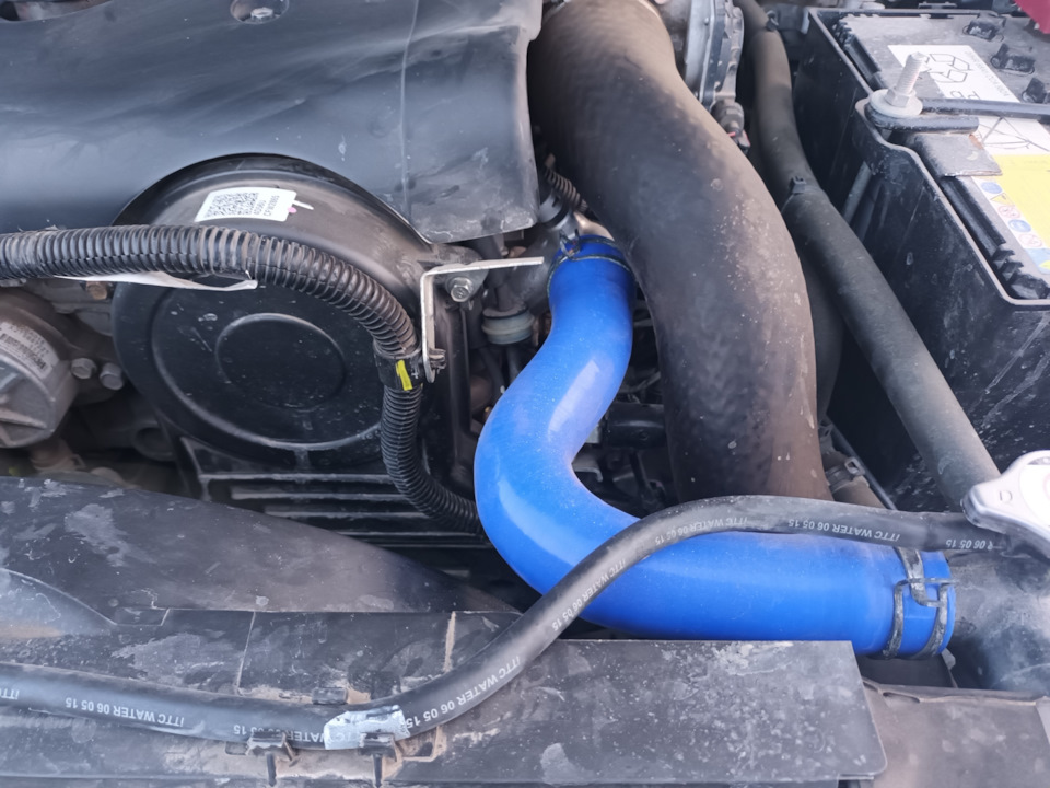 Замена верхнего патрубка радиатора — Mitsubishi Pajero Sport (2G), 2,5 ...