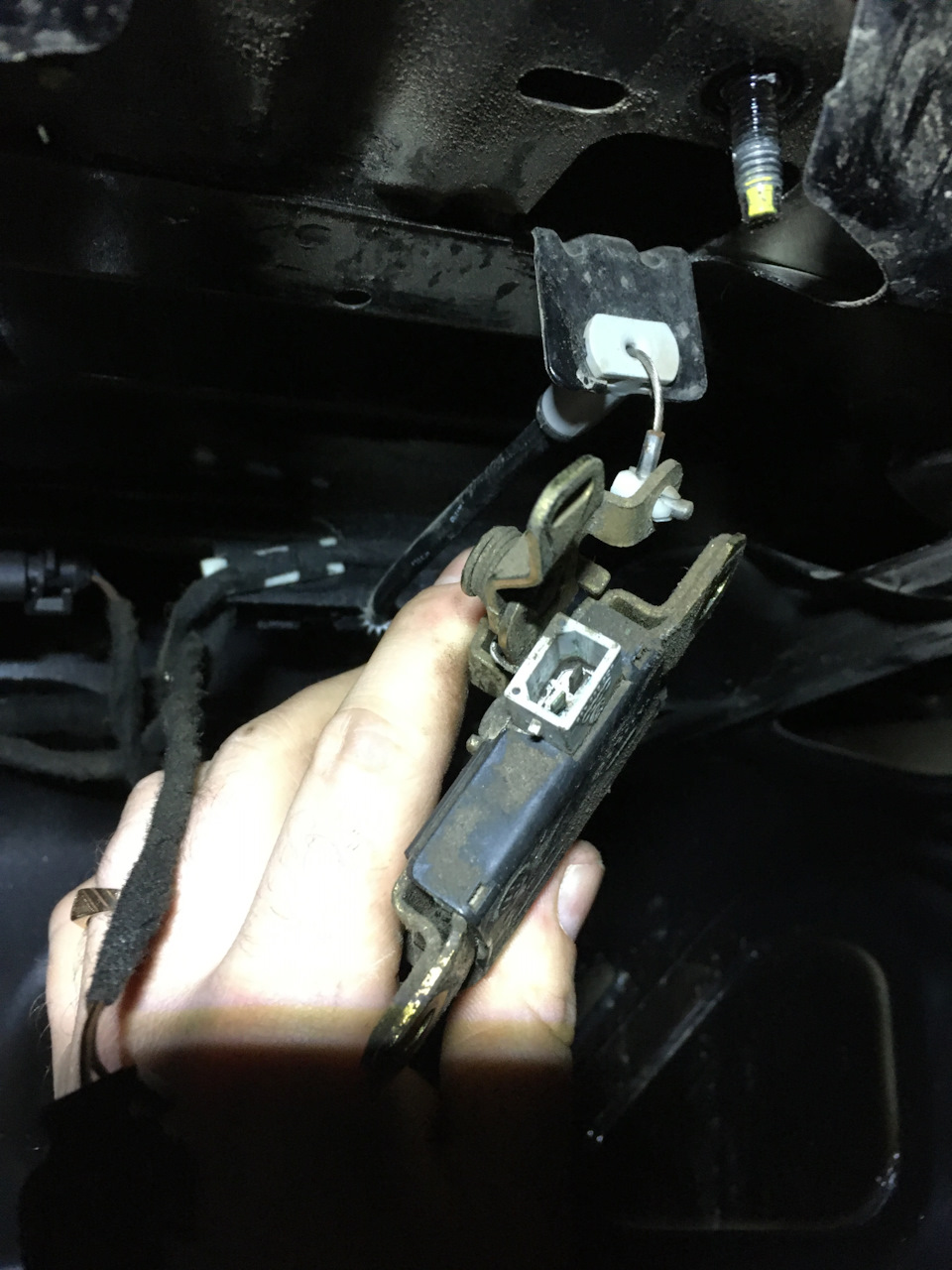 Замена концевика багажника — Skoda Superb Mk1, 1,8 л, 2005 года ...