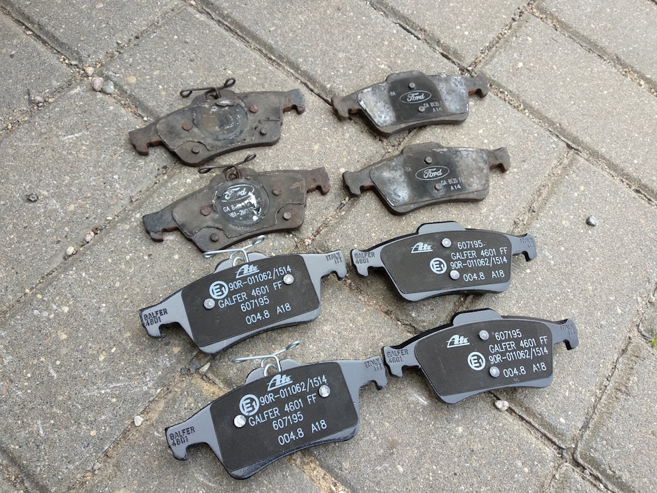 с обратной стороны — Ford Escape (3G). Запчасти на фото: 01106Z, 607195