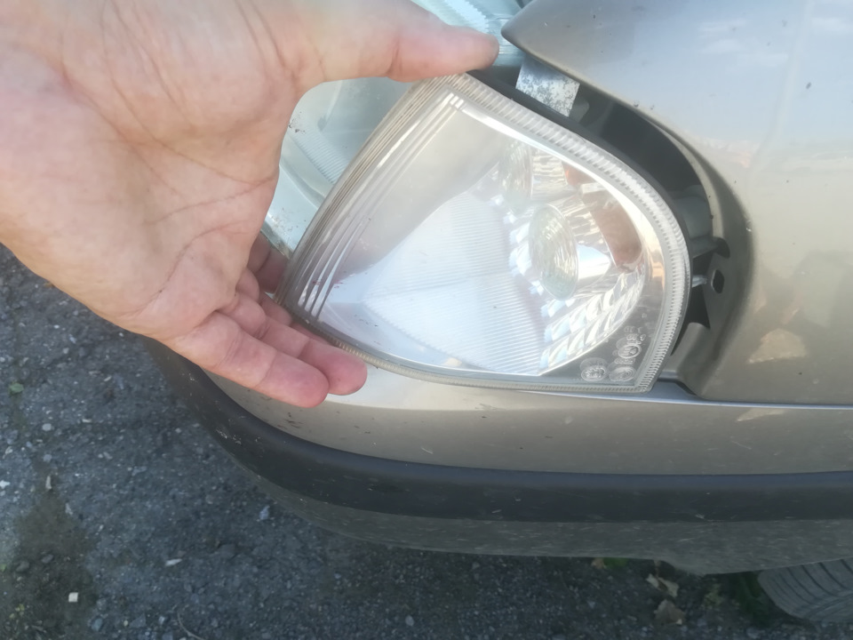 Извлечение фары. — Skoda Octavia A4 Mk1