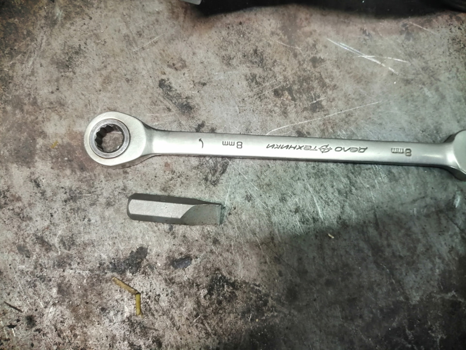 Регулировка рулевого редуктора, устранение люфта руля — Lada 2131, 1,7 ...