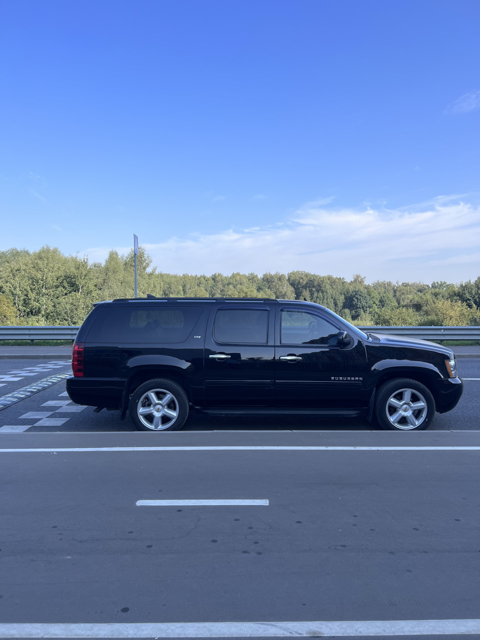 Всех родителей с праздником — Chevrolet Suburban (11G), 5,3 л, 2012 года |  фотография | DRIVE2