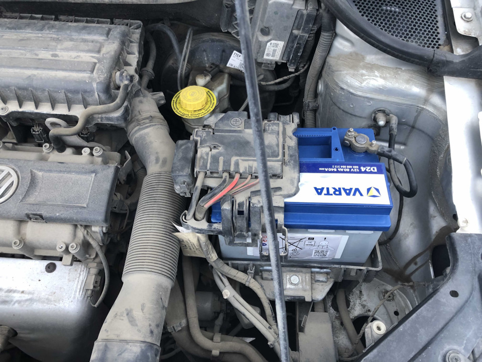 Замена аккумулятора на VARTA BLUE DYNAMIC — Volkswagen Polo Sedan