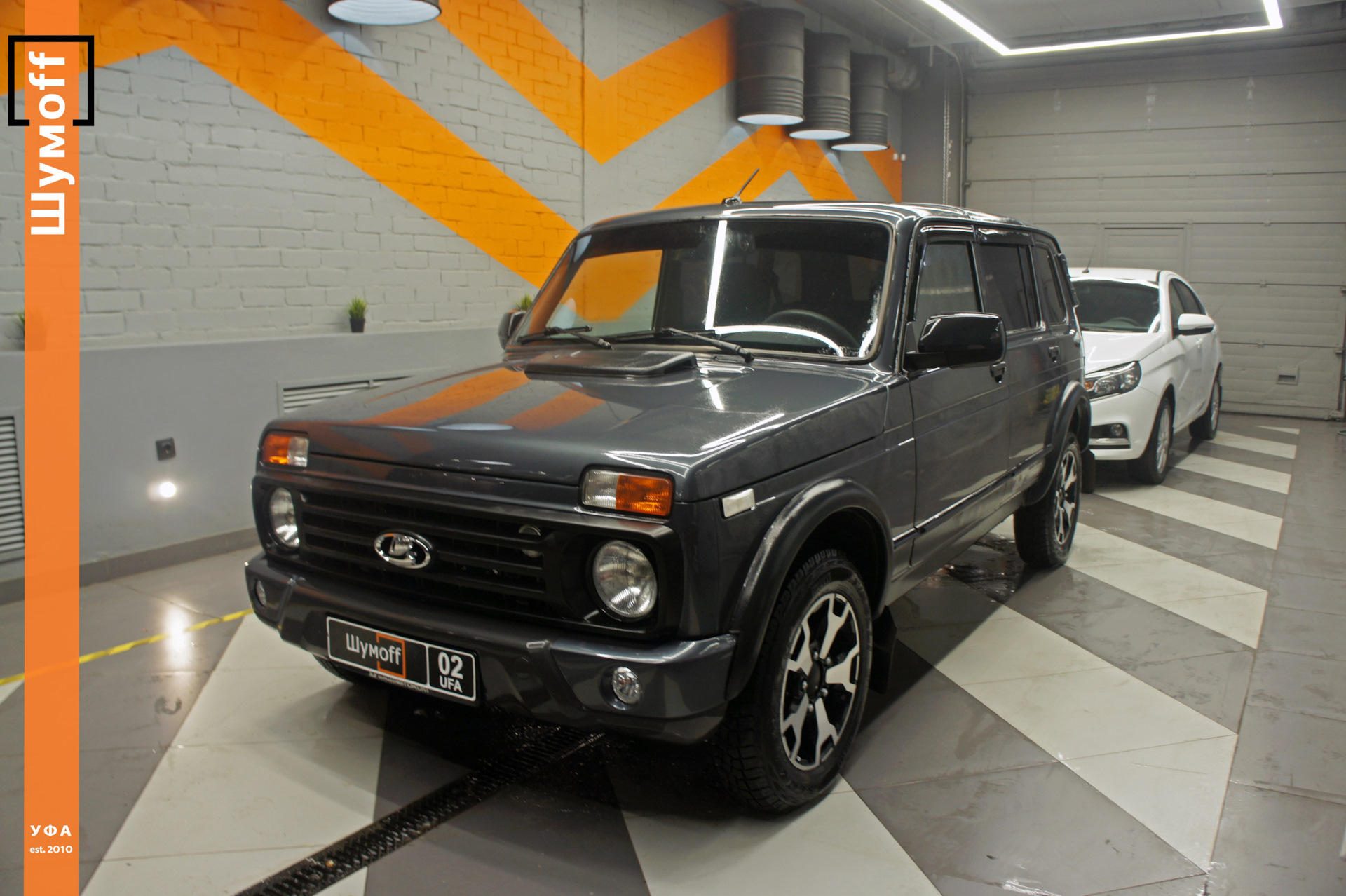 Lada Niva 4х4. Шумоизоляция салона по системе Настоящий Комфорт и моторного  щита. — Шумология | Шумофф на DRIVE2