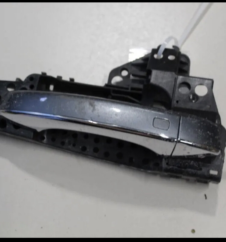 Как снять хром накладку с наружней ручки двери?! — Audi A6 (C7), 2 л ...