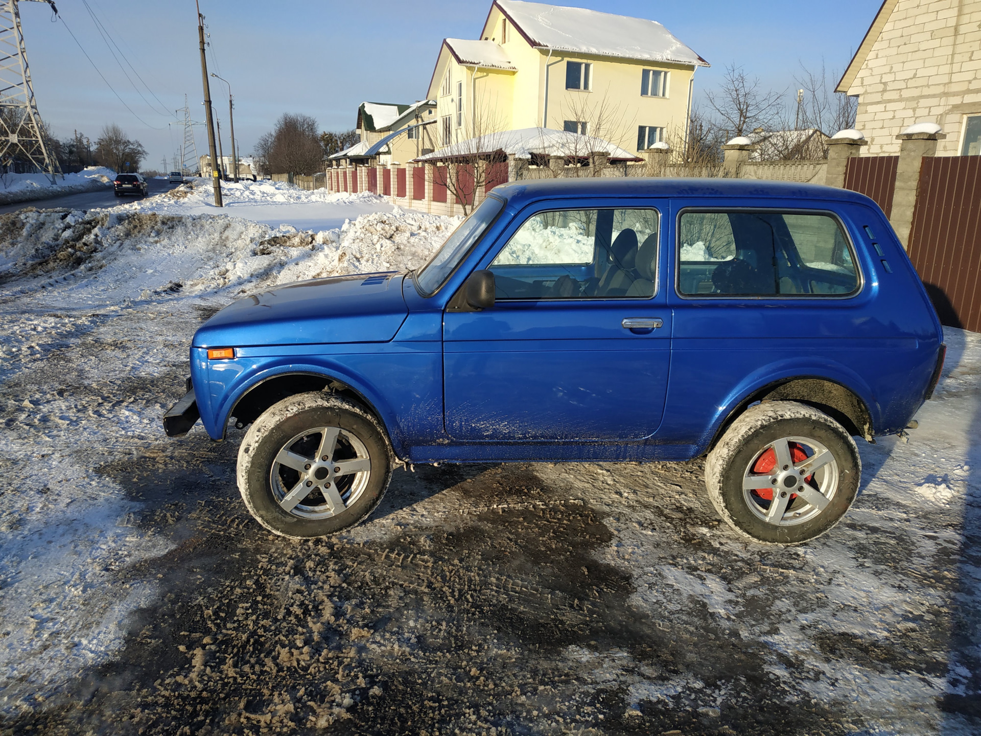 Лада 4x4 голубая Планета