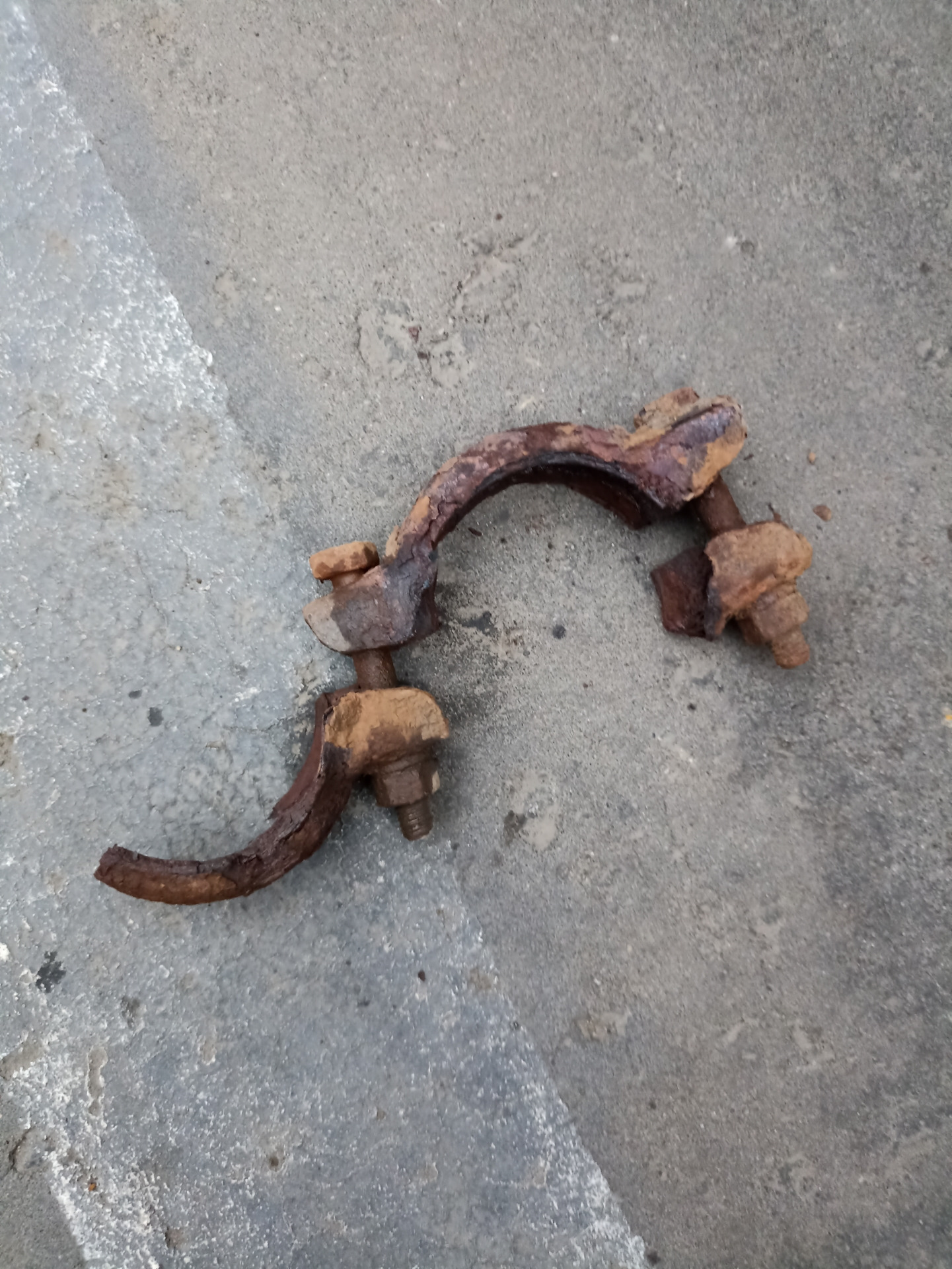 Замена хомута глушителя — LADA Гранта, 1,6 л., 2015 года | поломка | DRIVE2