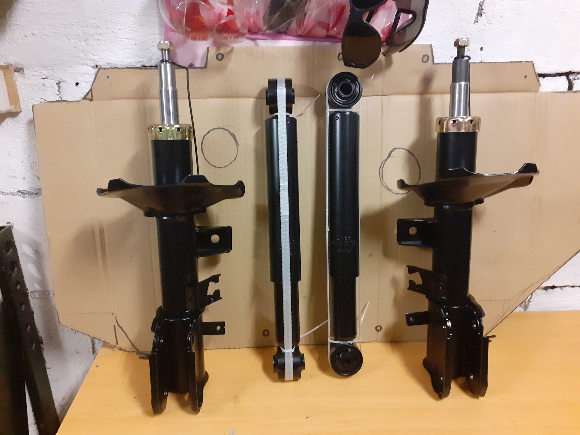 задние амортизаторы terrano 4wd. амортизаторы террано. амортизаторы террано. амортизатор задний террано пр50. амортизатор передний ниссан террано 3.