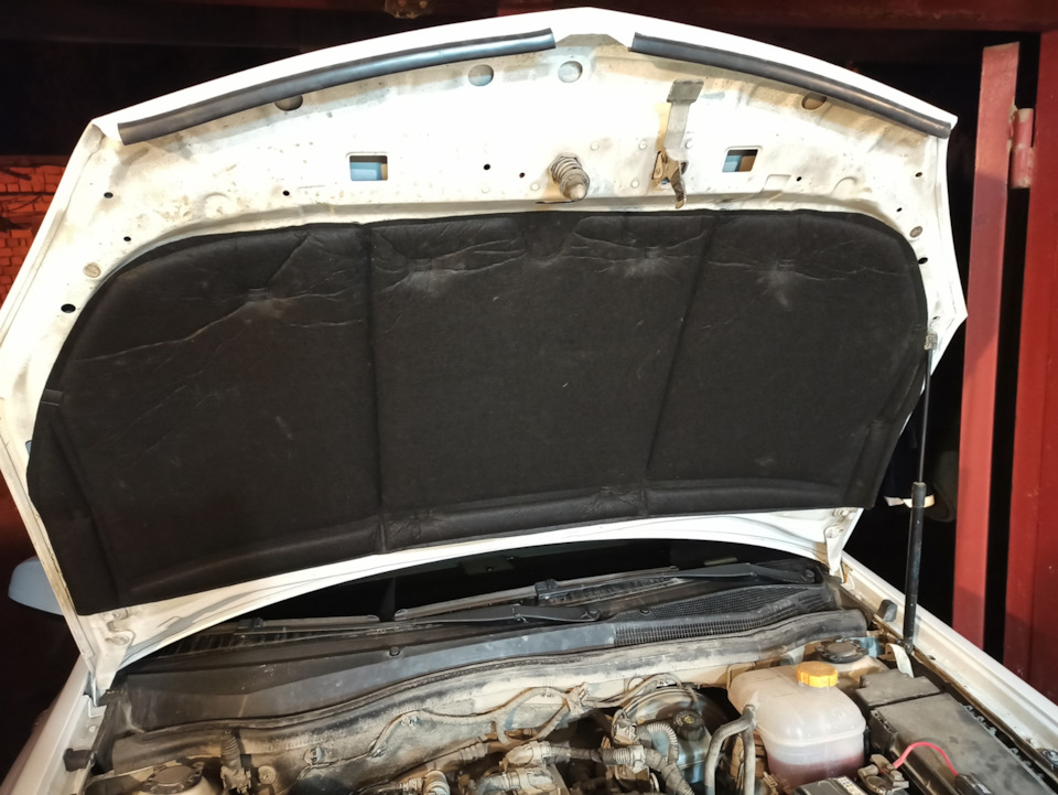 Бюджетная тепло-шумоизоляция капота Stp — Opel Astra H, 1,6 л., 2008 ...