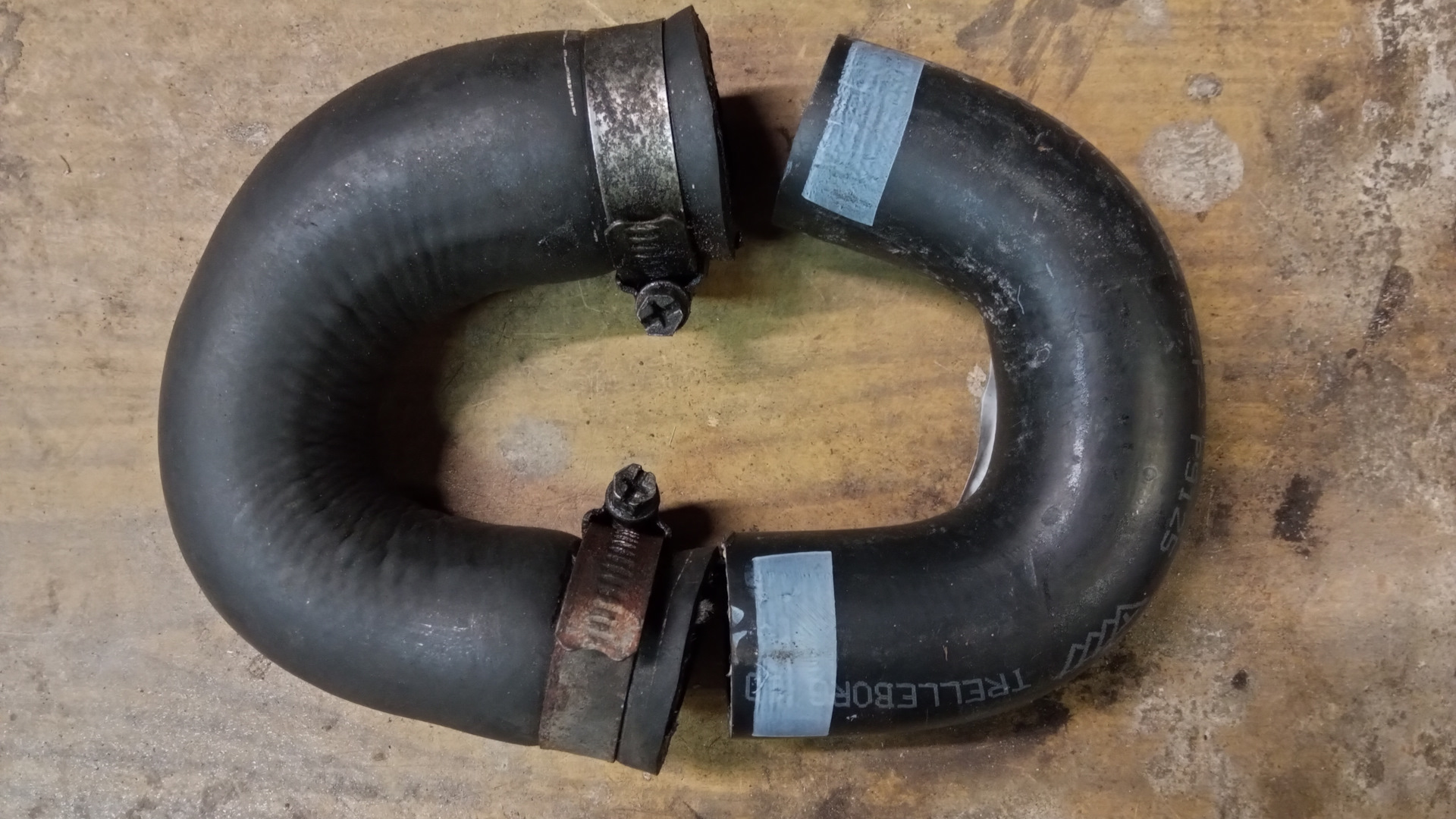 Патрубок термостат-помпа 5069143AB. — Chrysler Voyager (4G), 2,5 л ...