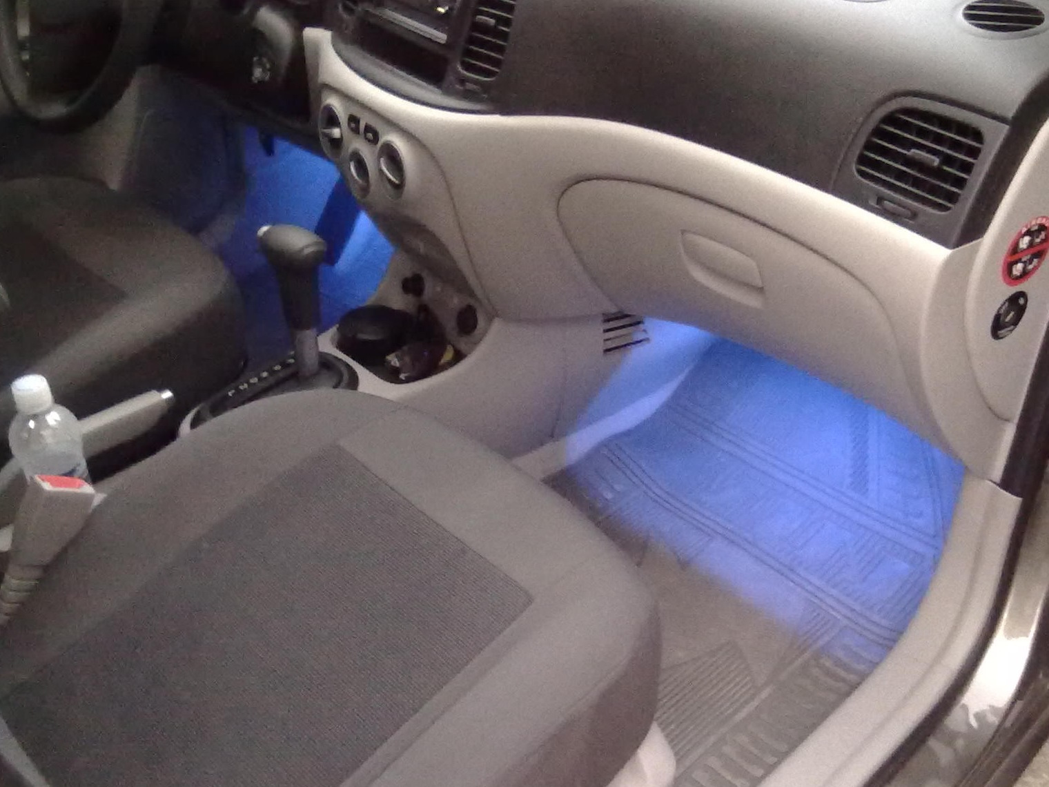 Монтаж верна. Освещение салона Hyundai Verna 2008. Хендай верна 2008 салон. Подсветка Hyundai Verna. Hyundai Verna сигнализация.