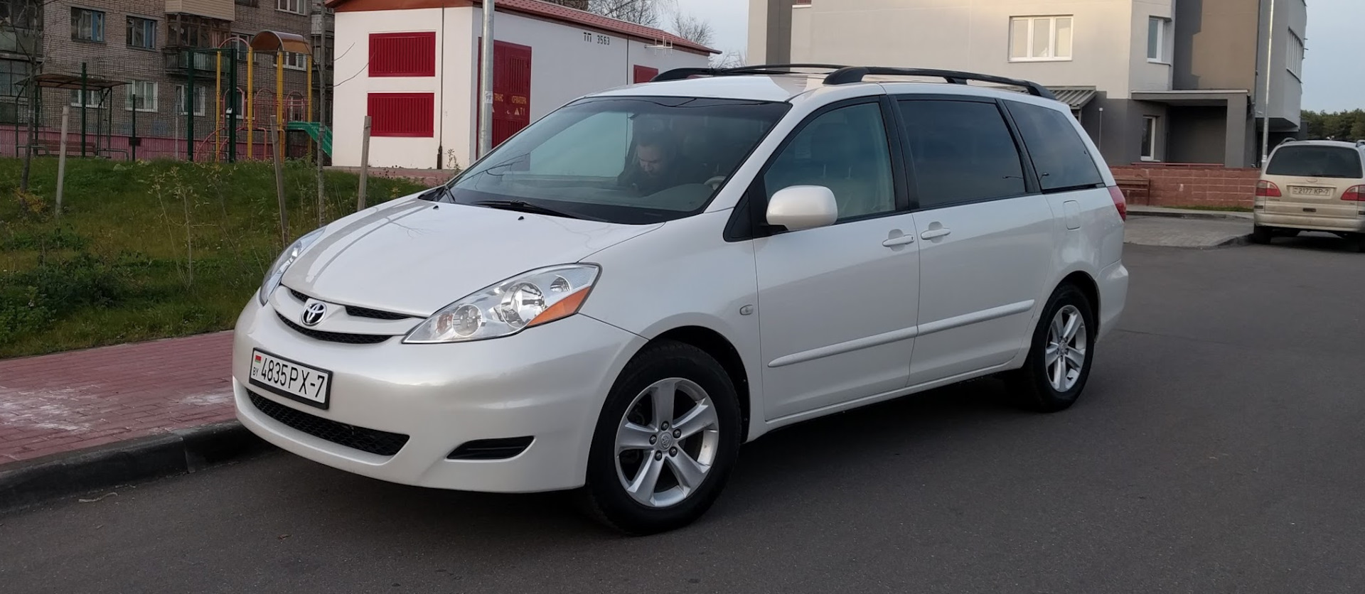 ТО и замена гаек на задних колесах — Toyota Sienna (2G), 3,5 л, 2008 ...