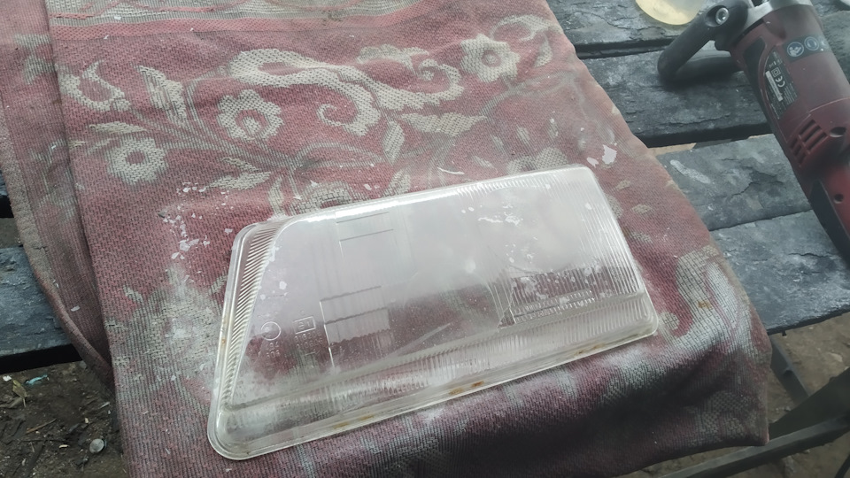 Полировка стекол фар — Audi A8 (D2), 4,2 л, 1996 года | стайлинг | DRIVE2