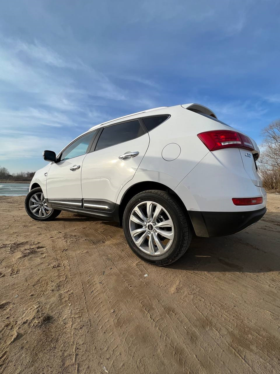 Видео обзор JAC S5, плюсы, минусы, различия JAC S5 и ЛАДА гранта — JAC ...