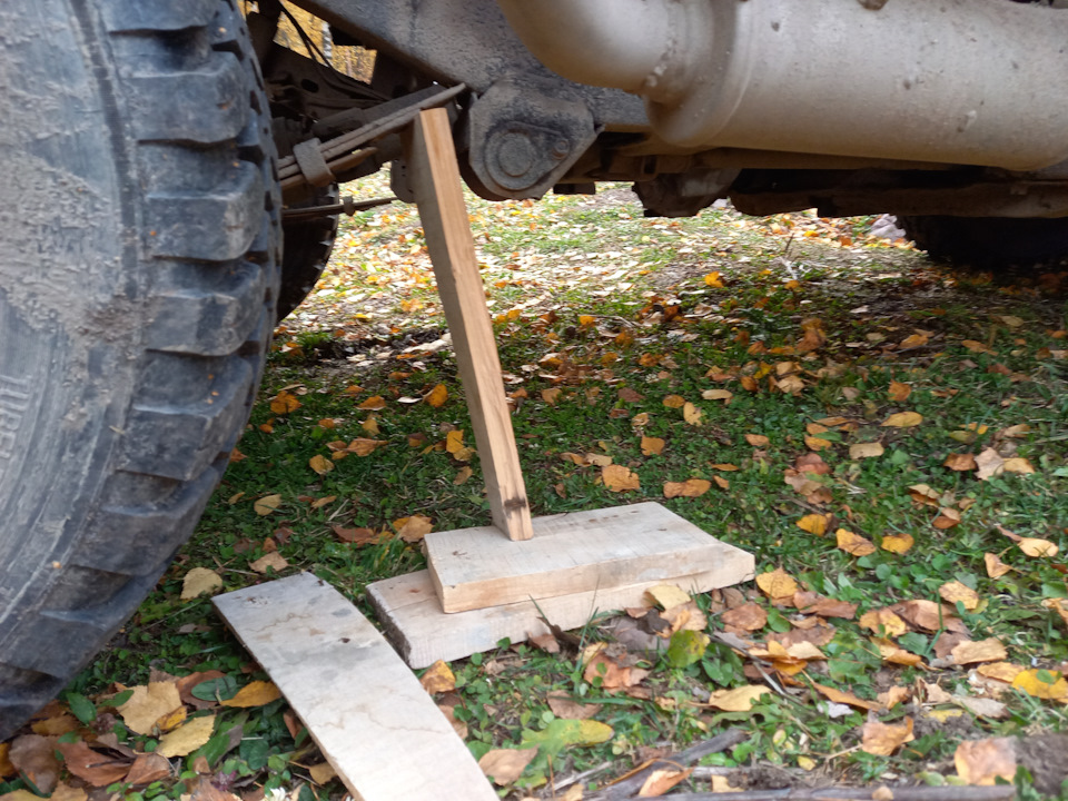 Вспомогательный домкрат — Mitsubishi Delica (L300)