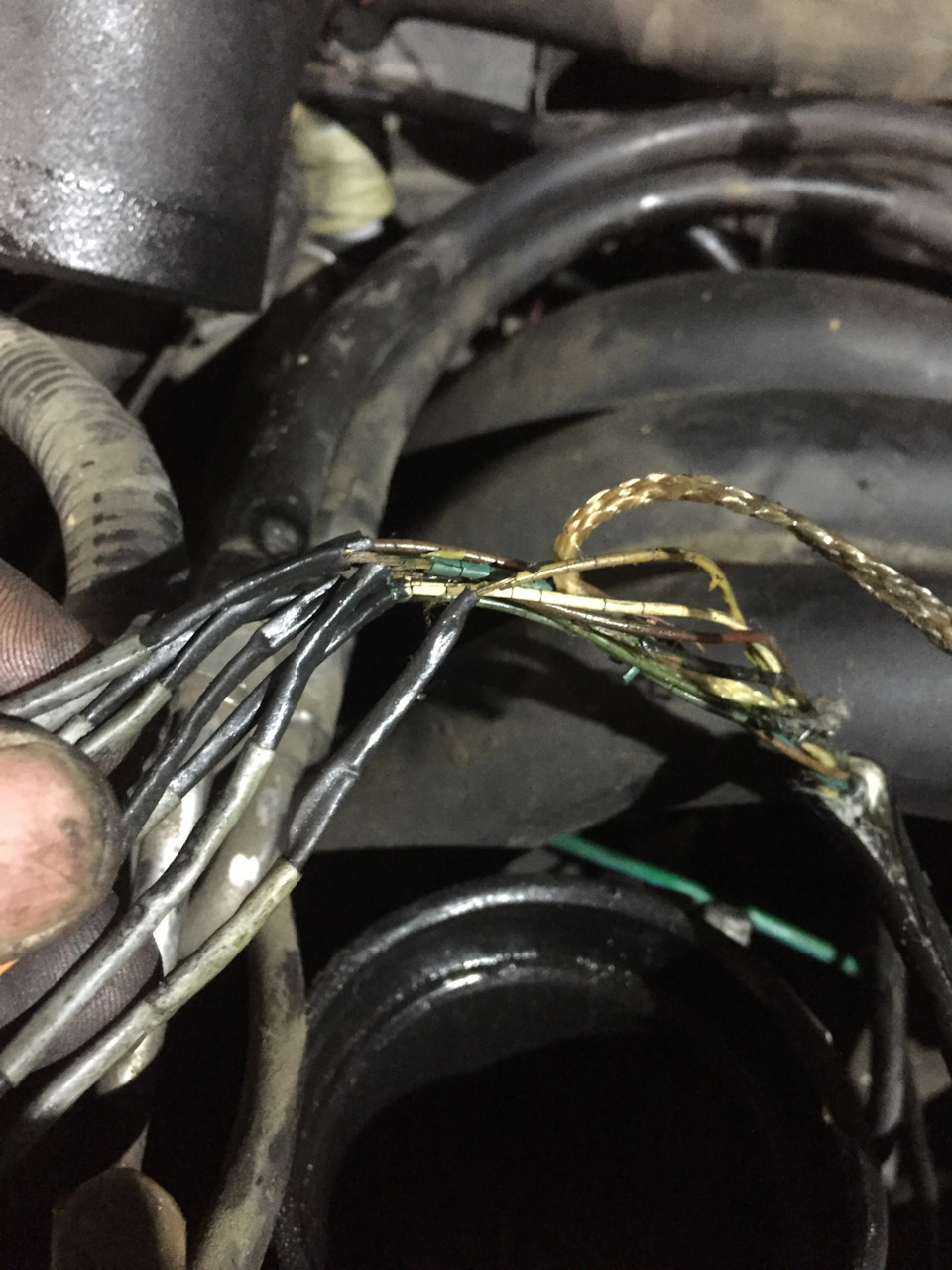 Провода дросельной заслонки — Mercedes-Benz E-class (W124), 2,3 л, 1985 ...