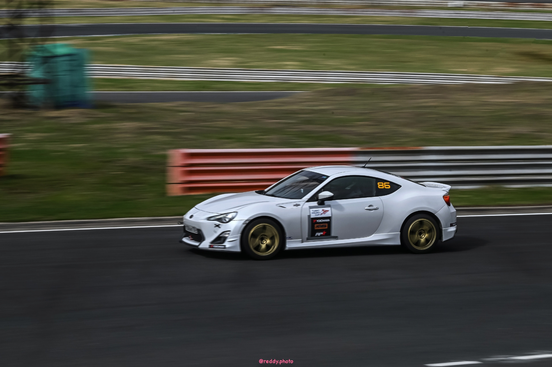 Toyota 86 gt vs Porsche