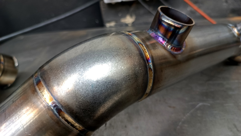 Качество швов. На фото отвод под блоу офф. — Audi 100 (C3)