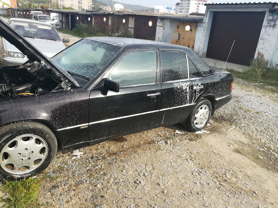 Фото в бортжурнале Mercedes-Benz E-Class (W124)