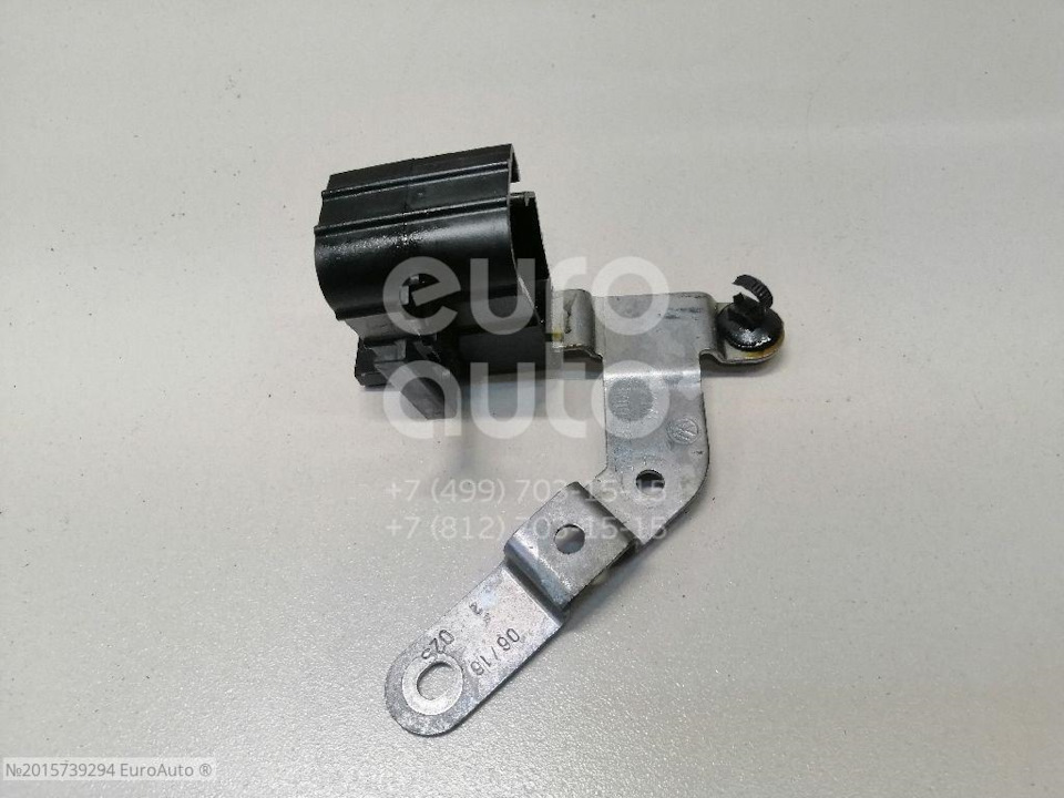 Кронштейн проводки 1K0971858BE — Volkswagen Polo Sedan. Запчасти на фото: 1K0971858BE