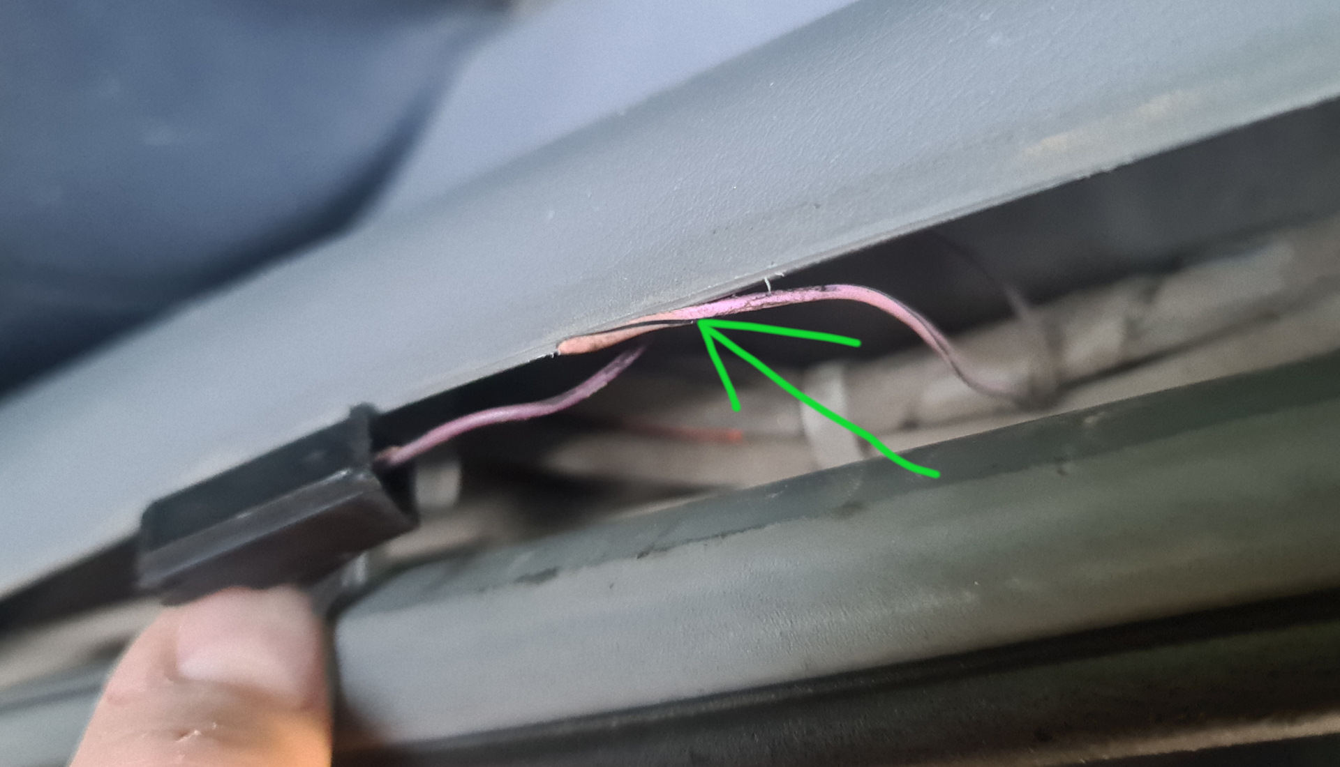 Индикация открытия багажника на приборной панели/Подключение концевика ...