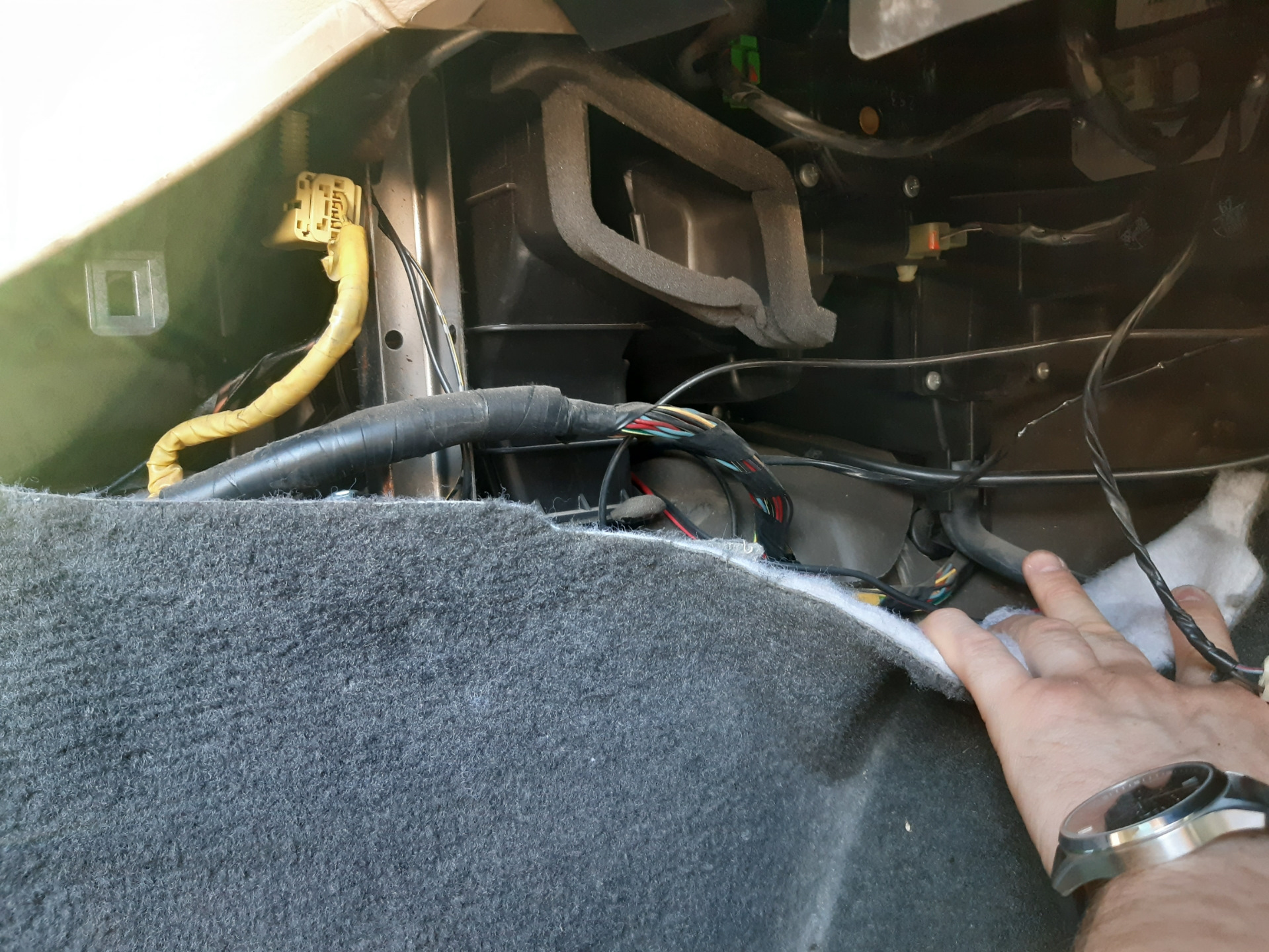 Подскажите как снять. Ремонтная вставка двери ваз 2107. Топливный бак ваз 2115. Датчик коробки передач ваз 2110. Крепление бензобака ваз 2114.