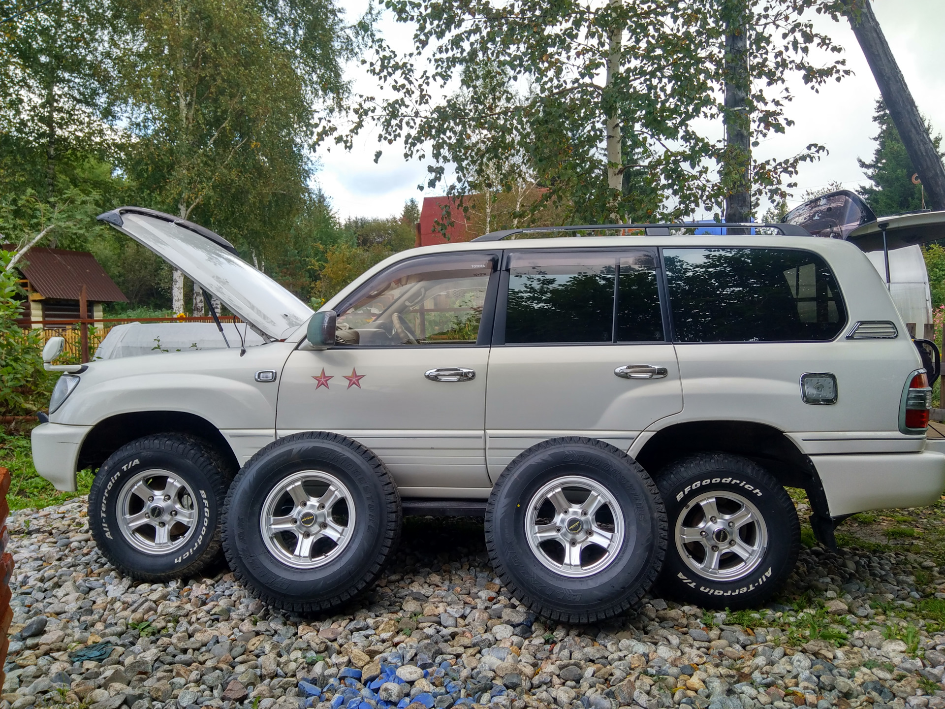 Колеса toyota land cruiser. Toyota Land Cruiser 100 35 колеса. Ленд Крузер 100 на 35 колесах. 35 Колеса r16 на ленд Крузер 80.