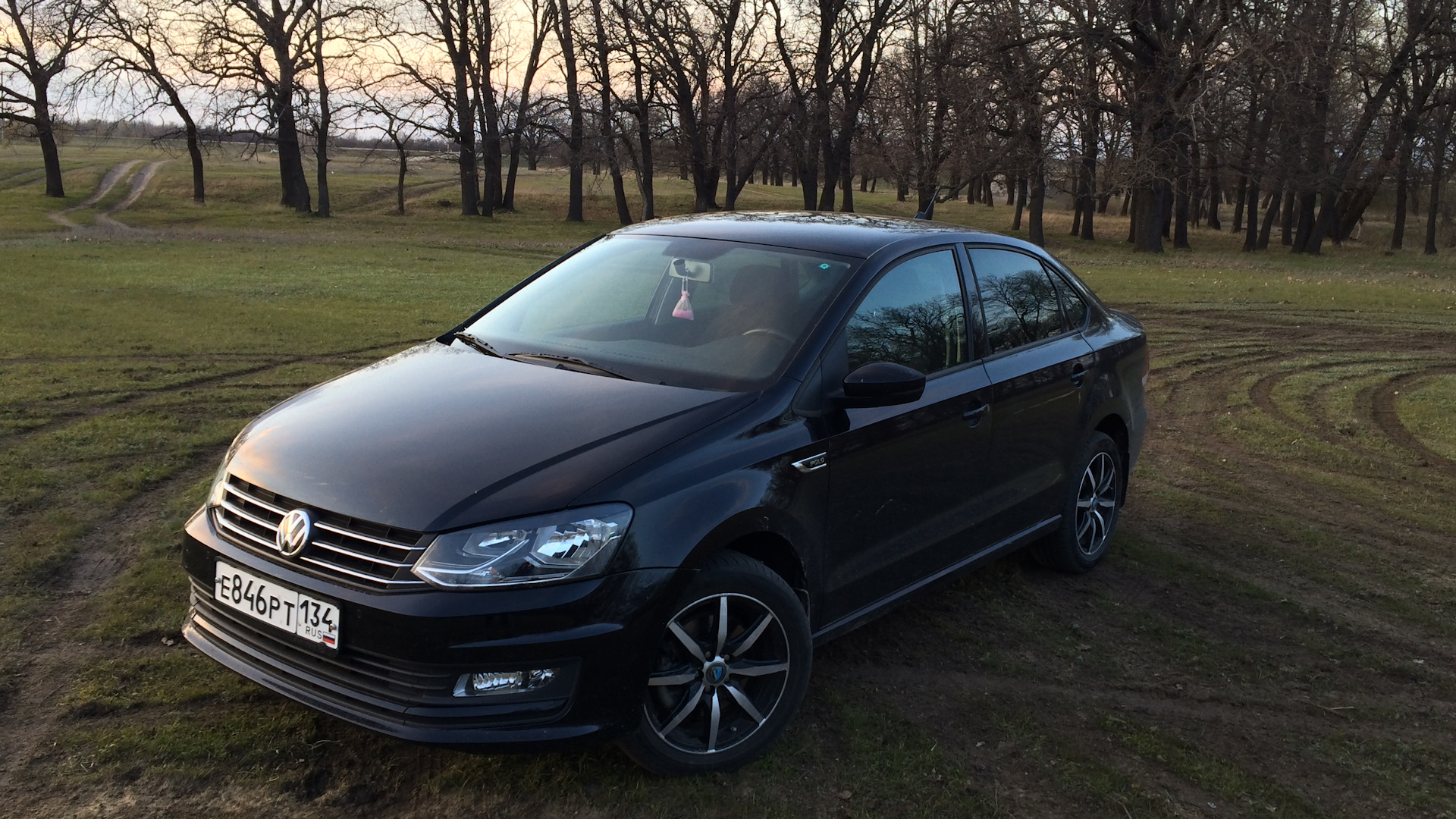 Volkswagen Polo sedan Black Edition