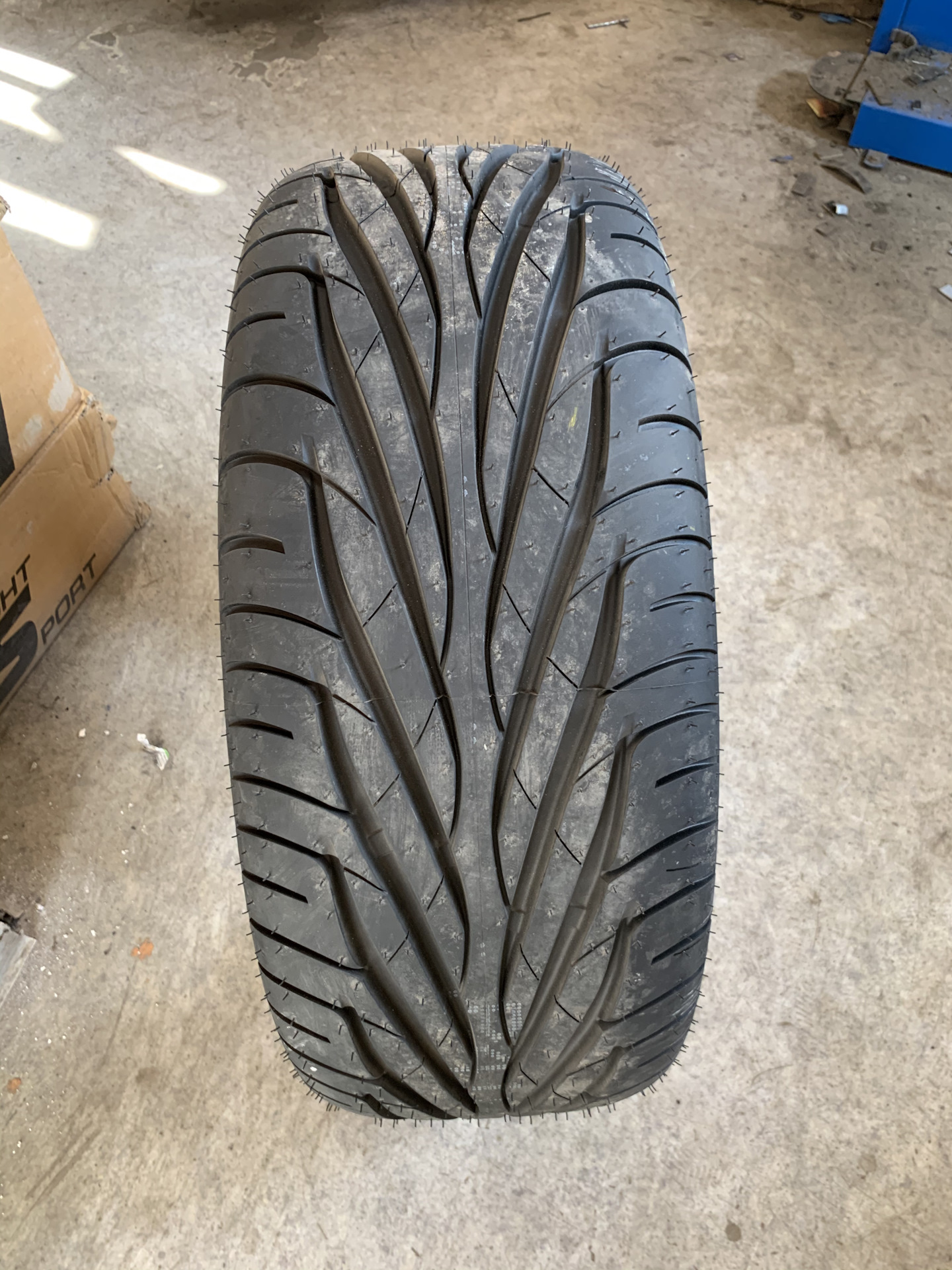 Maxxis 255 50 r20