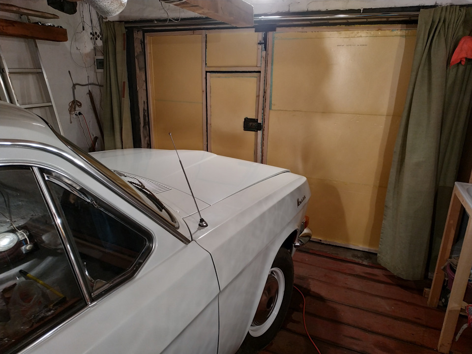 Утепление гаражных ворот — ГАЗ 24, 2,4 л, 1973 года | своими руками ...