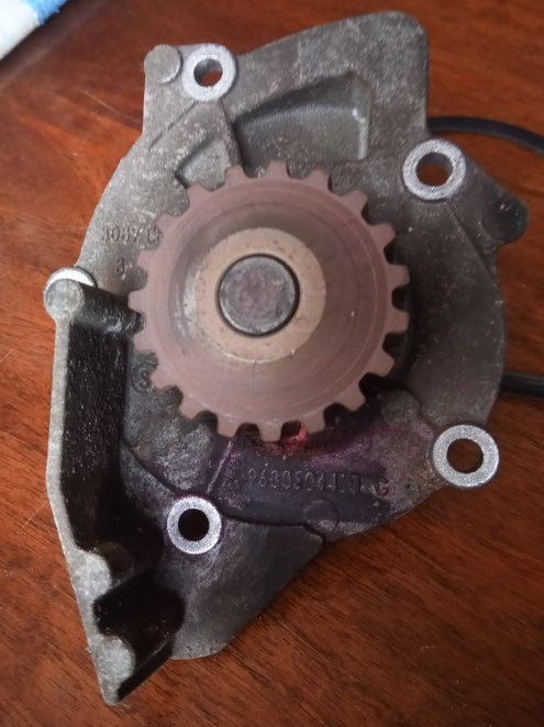 помпа оказывается начала подтекать — Ford Galaxy (Mk III)