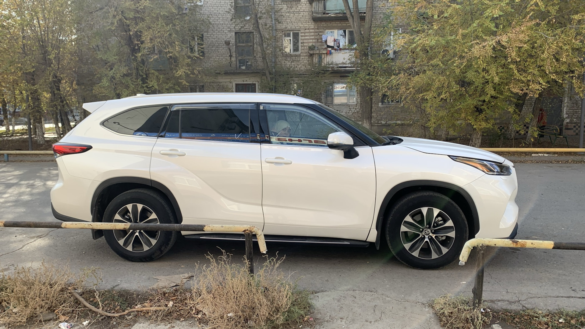 Toyota Highlander (XU70) 3.5 бензиновый 2021 | Белый перламутр на DRIVE2