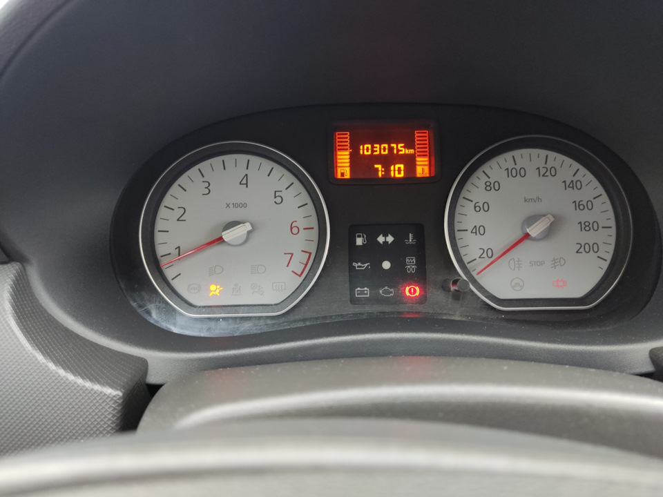 Установил чехлы — Renault Sandero 1G, 1,6 л, 2011 года | своими руками ...