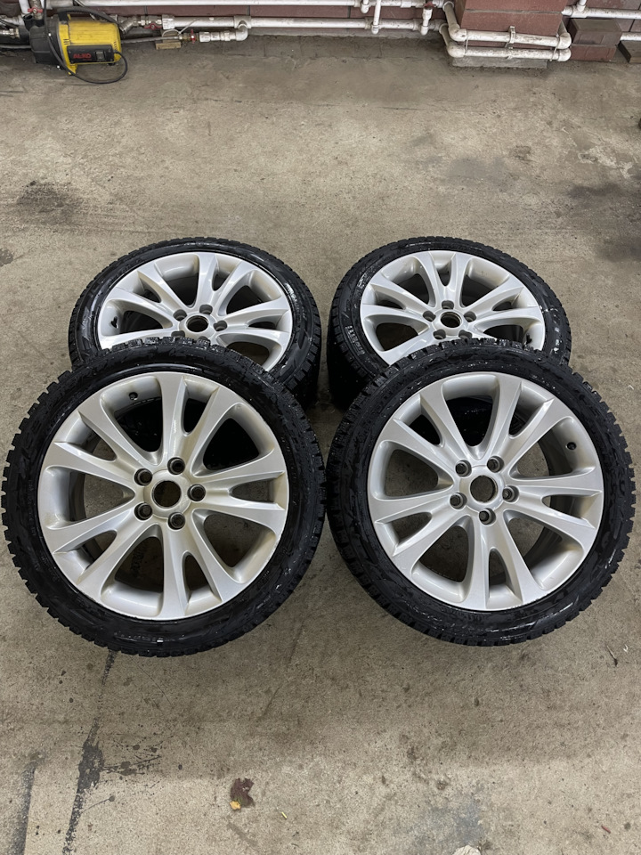 Шины зимние шипованные Pirelli 225/45 R17, литые диски Skoda 7,5Jx17 ...