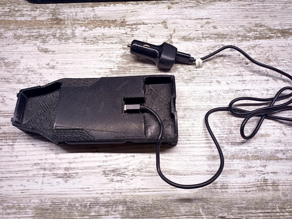 Авто с двумя телефонами в подлокотнике rgQANpkSbdd8t UGha9H5NOSMyw 960