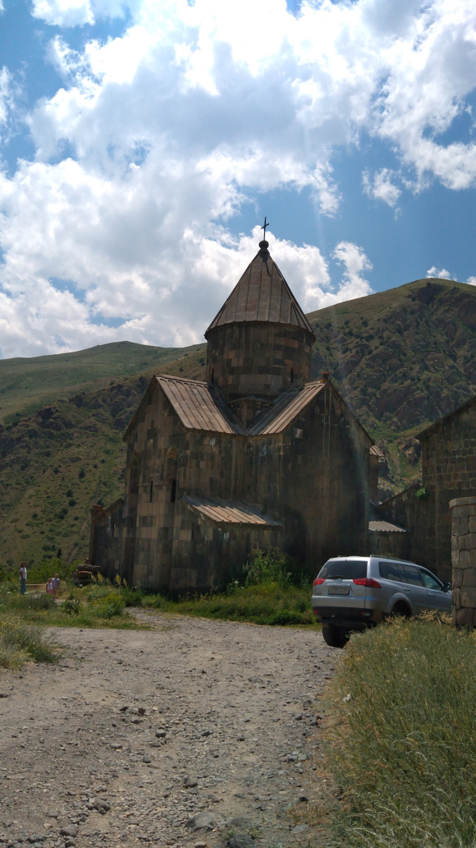 Монастырь Воротанованк — Mitsubishi Pajero Sport (2G)