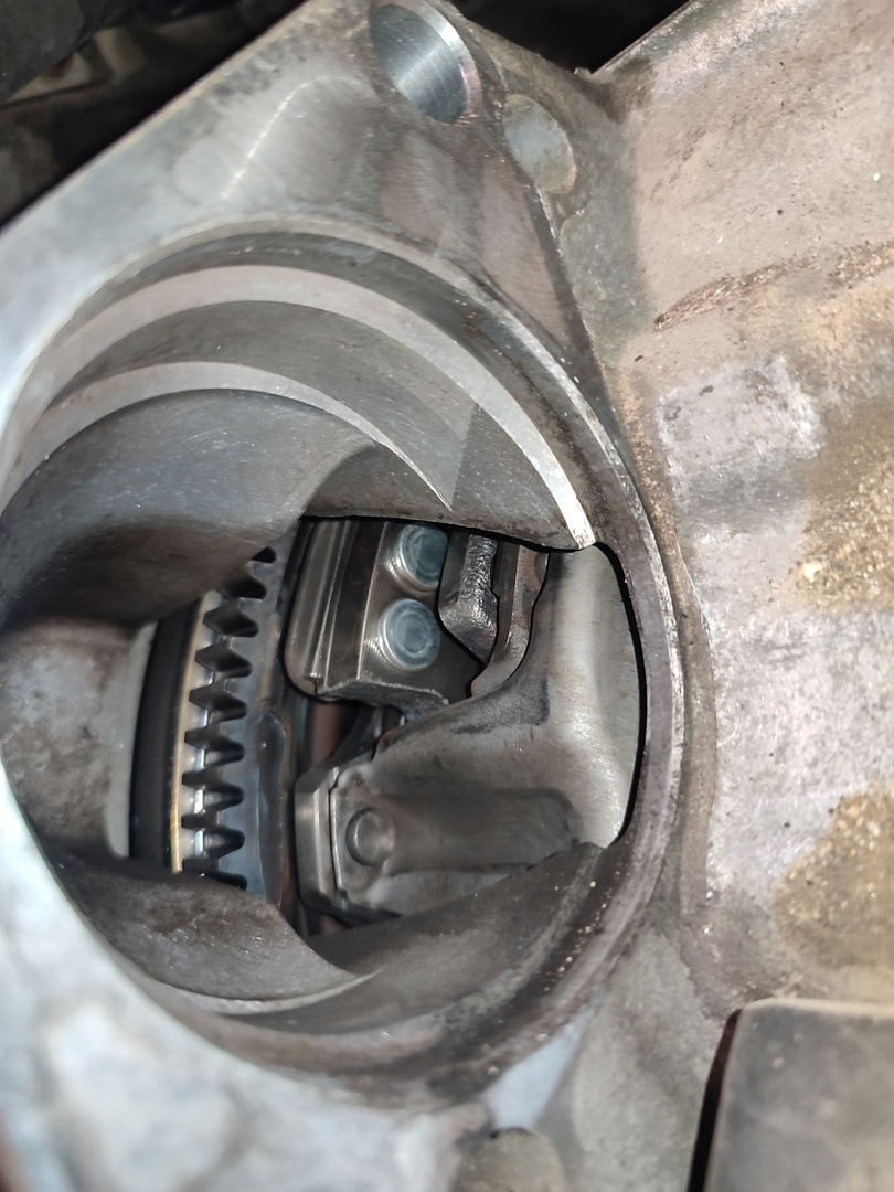 Можно заглянуть посмотреть на новое сцепление и маховик — Volkswagen Passat B7