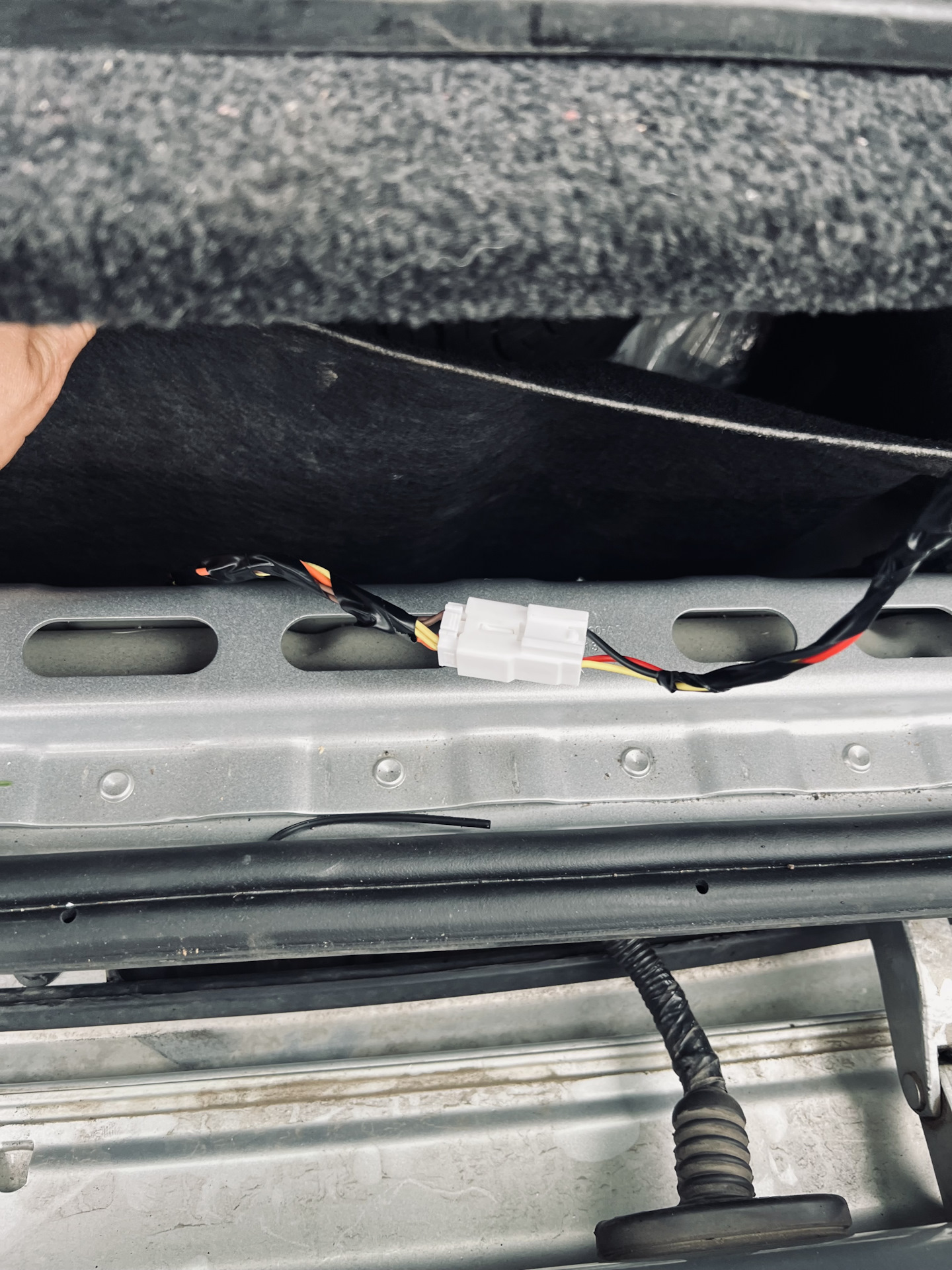 Дооснащение штатной системы жестового открытия багажника Gesture