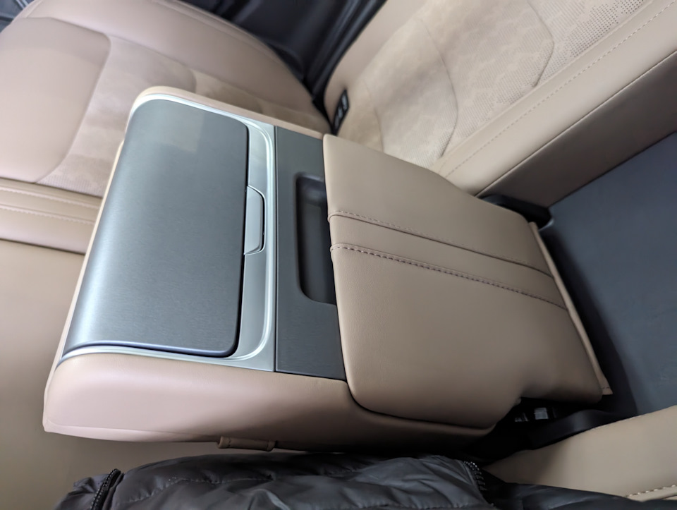 Отличный задний подлокотник в Jetour T2 — Haval Dargo