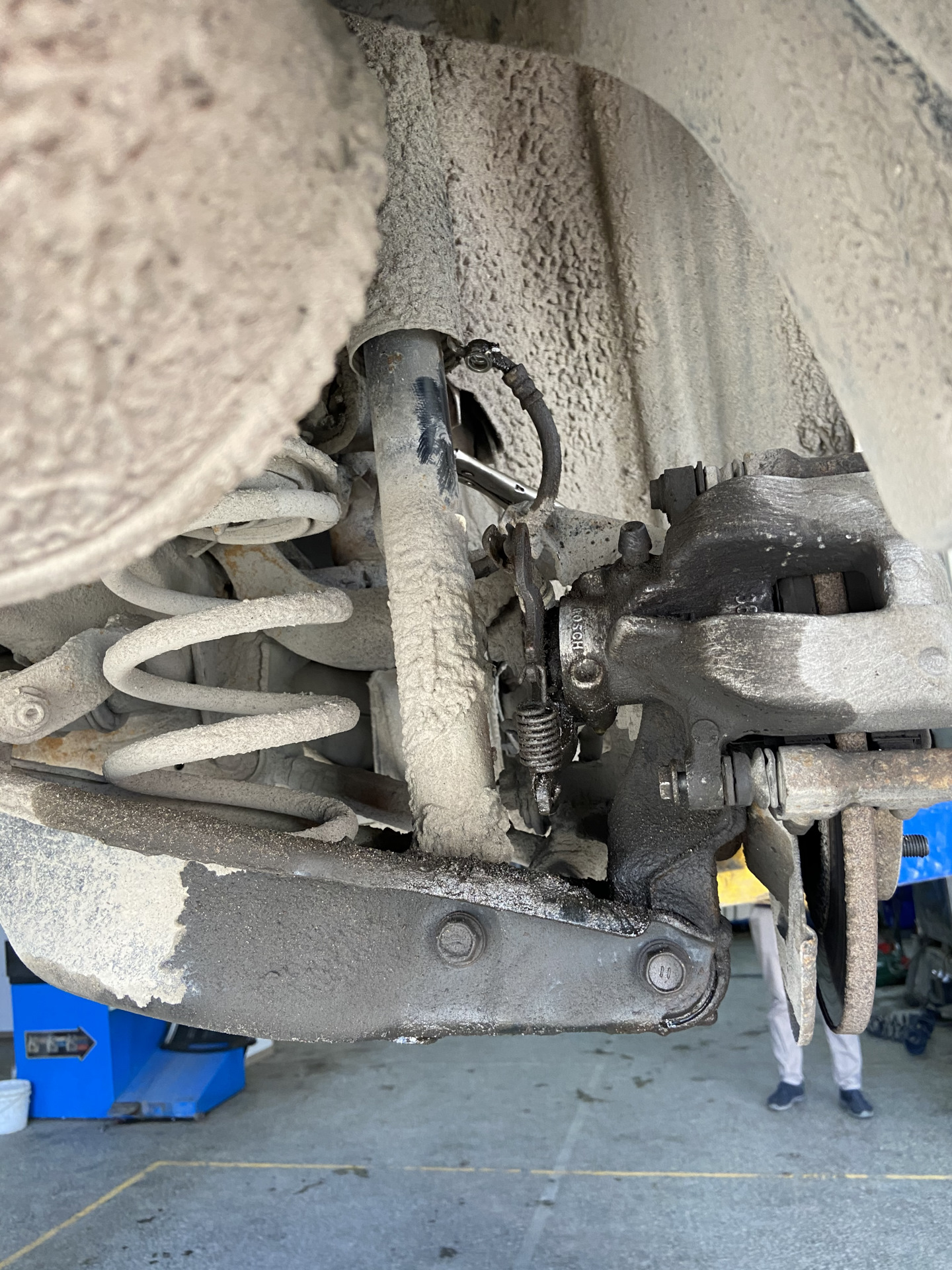 Задний суппорт рено лагуна 2. Задний суппорт авентис меган 8+. Передний суппорт уаз патриот. Подтекает суппорт передний. Передний суппорт протек.