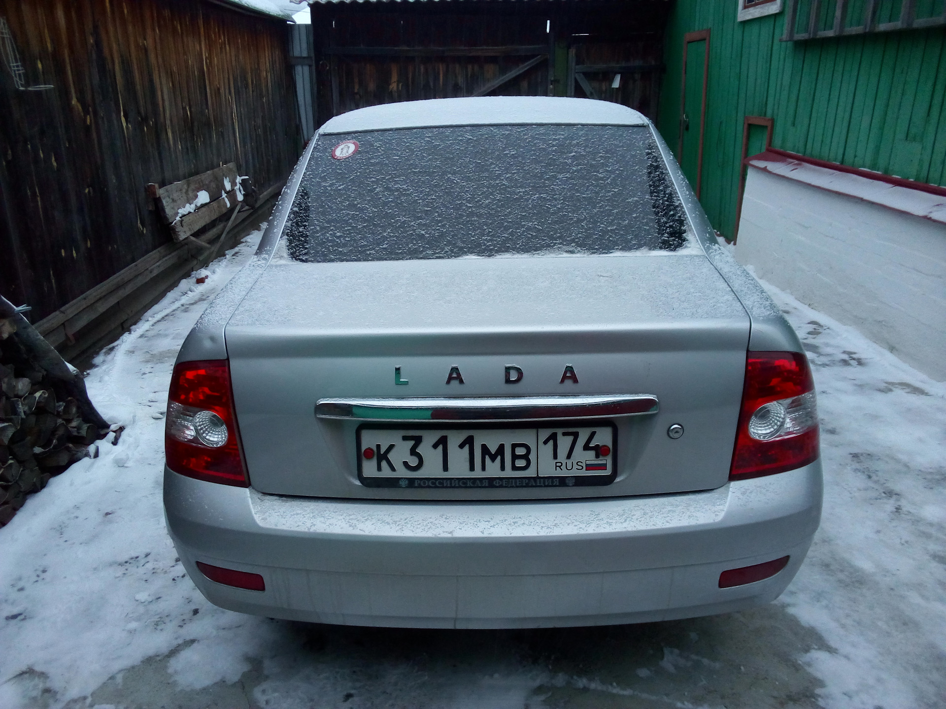 Крышка багажника приора седан. Лада Приора крышка багажника. Lada Priora крышка багажника. Крышка багажника Приора 2 седан без номера. Крышка багажника Приора 2 седан.